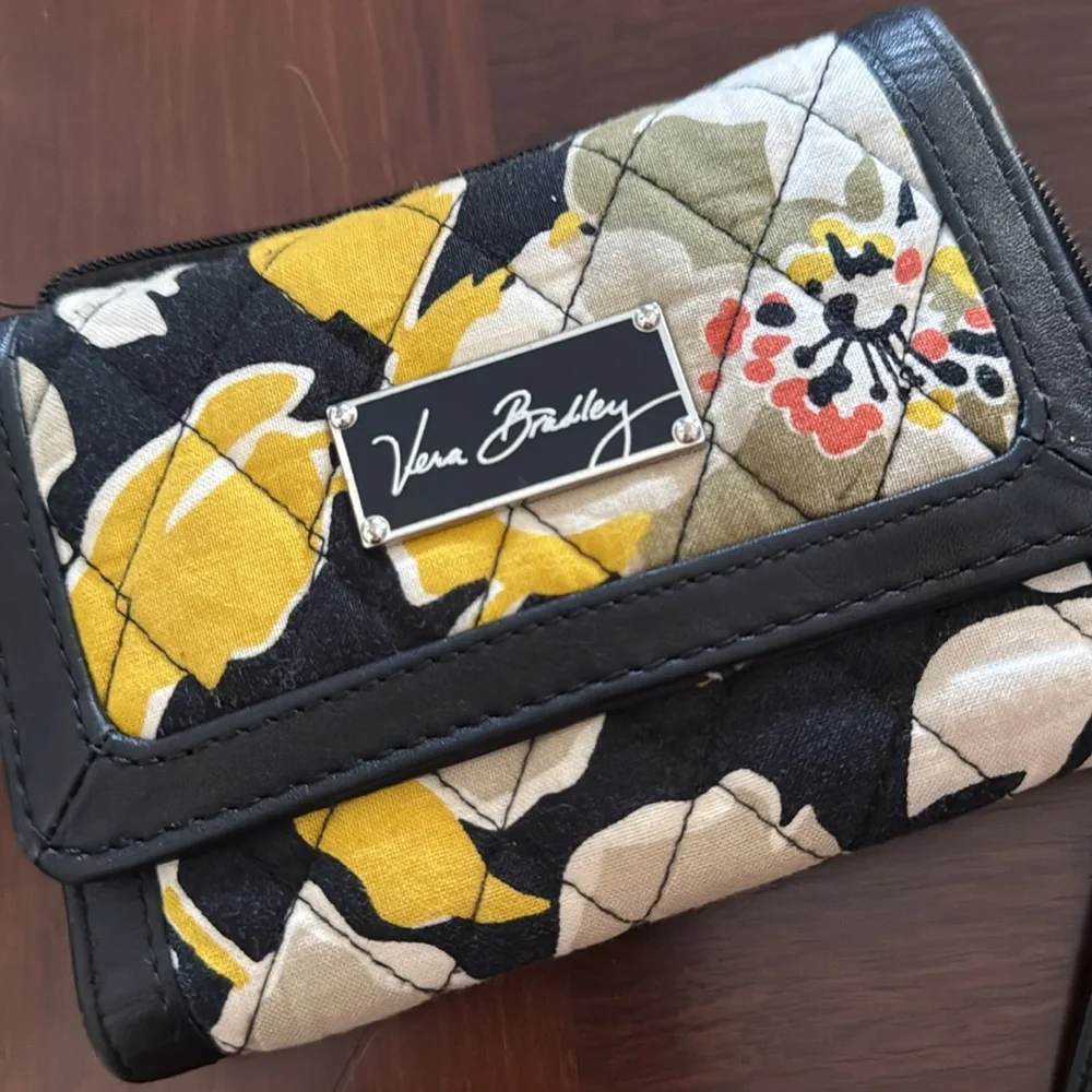 VERA BRADLEY DOGWOOD FLORAL WALLET PURSE QUILTED BAG YELLOW BLACK - Picture 6 of 6